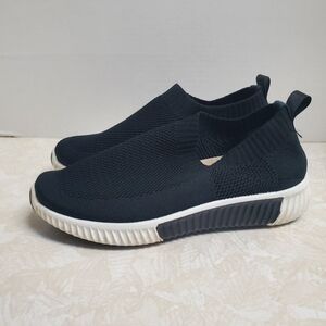 Isle Jacobsen Black Slip-On Athletic Shoes